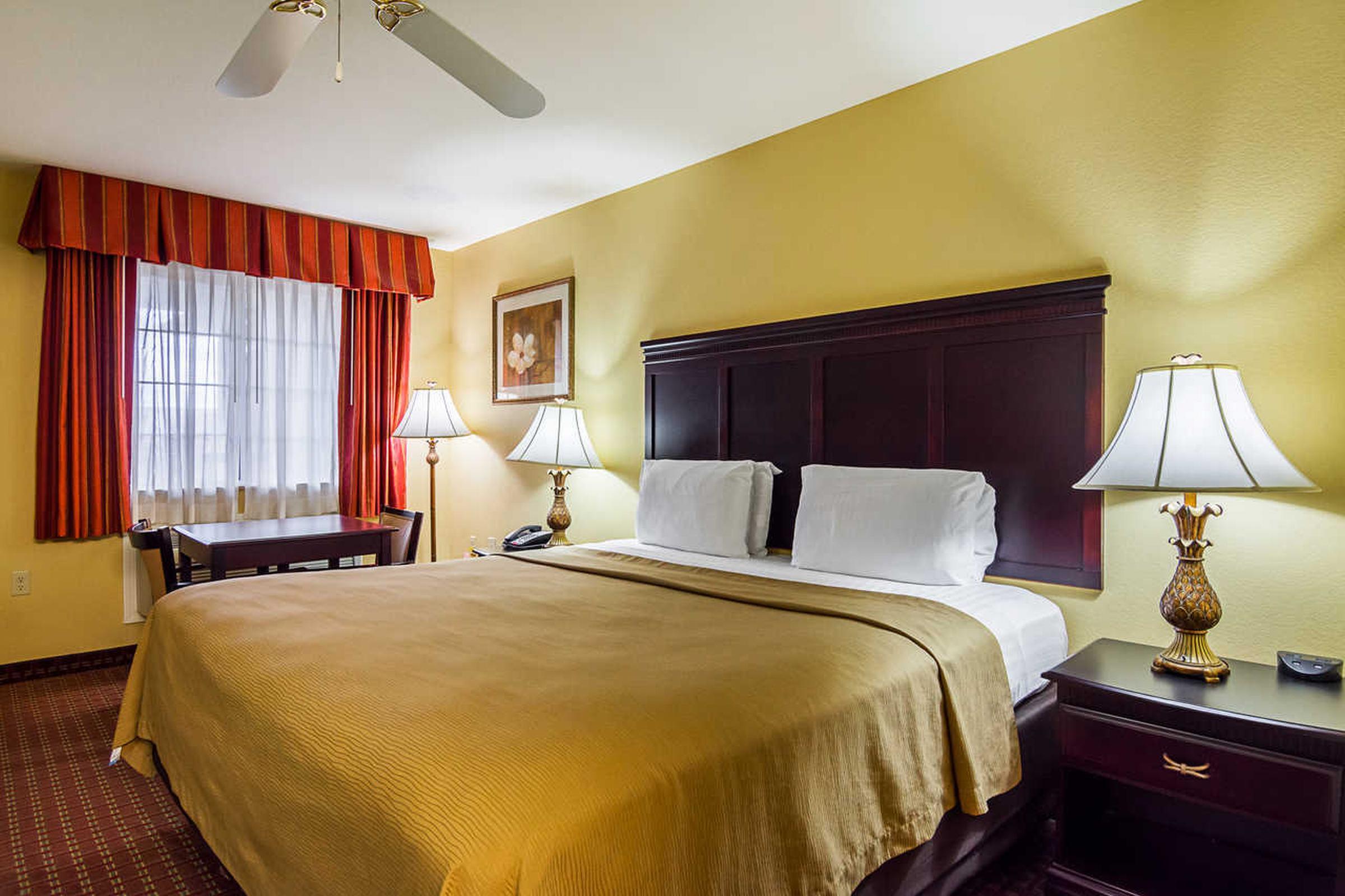 Econo Lodge Inn & Suites Брайант Экстерьер фото